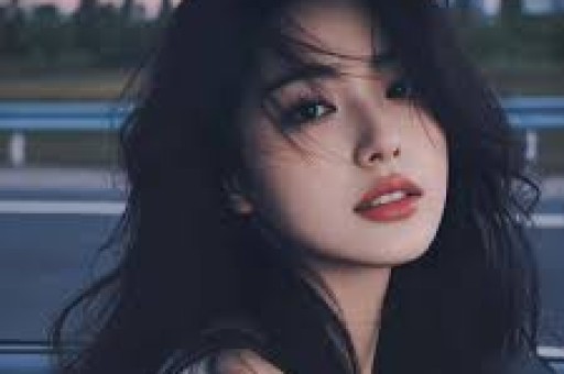李嘉欣许晋亨合体看演唱会夫妻俩手牵手好甜55岁状态超好