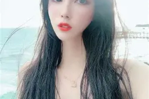 温碧霞现身草蜢演唱会疑似没穿内衣露尴尬点丈夫看手机不理她