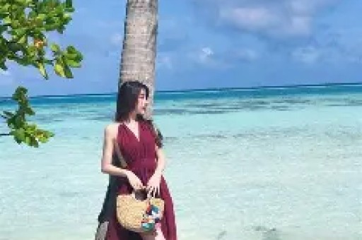 嫁豪门生3娃被丈夫赶走如今身家亿万与小17岁男友很甜蜜