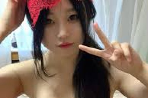 曝男明星KTV亲女网红